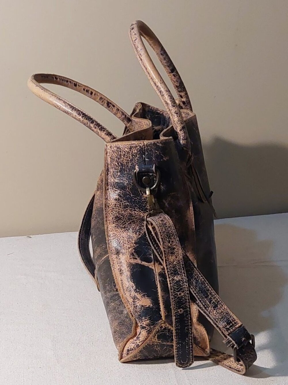 BED|STU Rockaway Brown/Black Lux Distressed Leather Shoulder/Crossbody Tote O/S - Picture 4 of 16